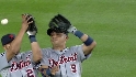 Teixeira reaches second on error