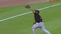 Izturis' running catch
