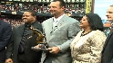 Wakefield accepts Clemente Award
