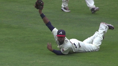 Heyward caps stellar season with first Gold Glove