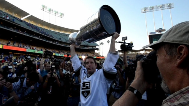 Kings to play Ducks at Dodger Stadium in 2014