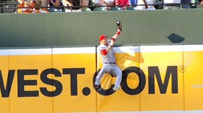 Wilson names Trout top defensive player in AL