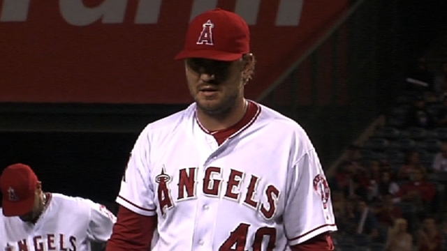 Angels avoid arbitration with righty Jepsen