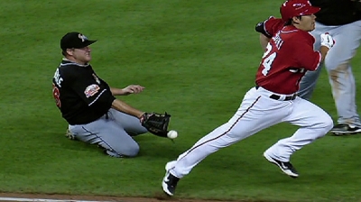 In new league, Buehrle still claims Gold Glove