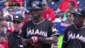 Reyes' single extends hit streak