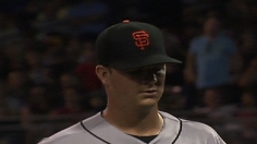 Giants vault into first with easy win vs. Padres
