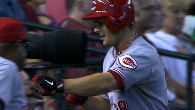 Reds avoid arbitration with Heisey, Simon