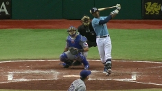 Upton backs Shields' complete gem with three HRs