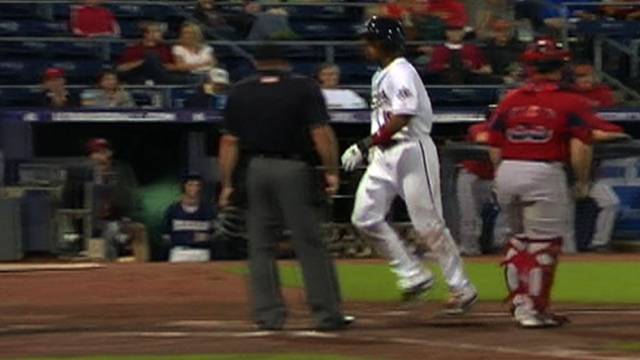 D-backs' Broxton hard at work in Australia