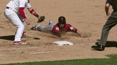 Molina earns fifth straight Gold Glove Award