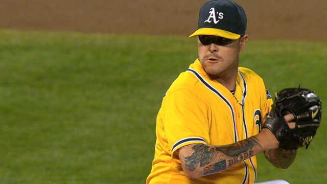 Astros acquire southpaw Blackley from A's