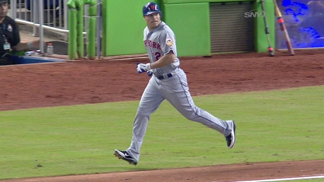 Cubs reach two-year deal with outfielder Hairston