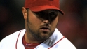 Broxton signs deal with Reds