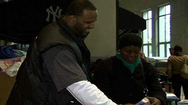 Ex-big leaguer Smalley helps NY/NJ kids play ball