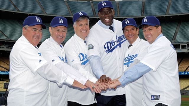 Dodgers sign four young Dominican players