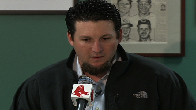 New closer Hanrahan gets his first look at Fenway