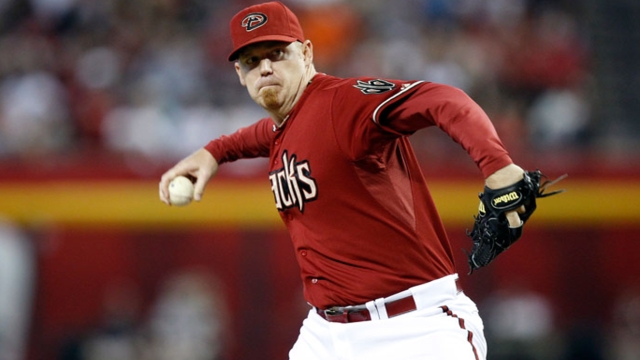 D-backs extend closer Putz through 2014
