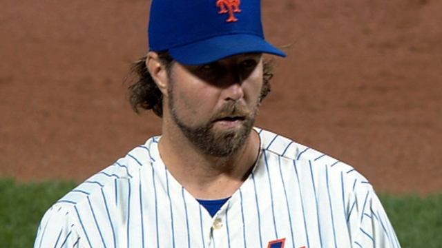 Dickey gets acclimated to Rogers Centre mound