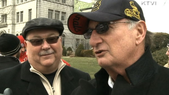 Thousands pay respects to Musial at visitation
