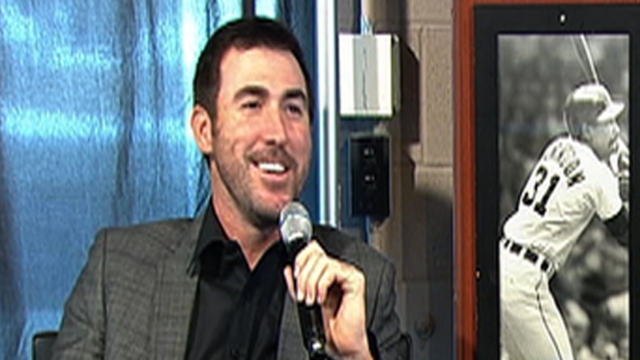 Verlander hits the links at Pebble Beach