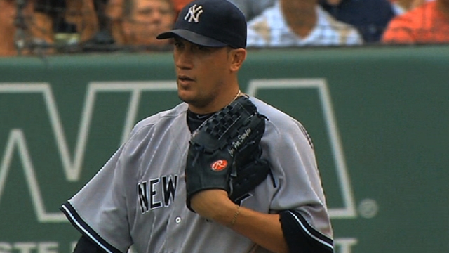 Padres sign Garcia, Stauffer to Minors deals