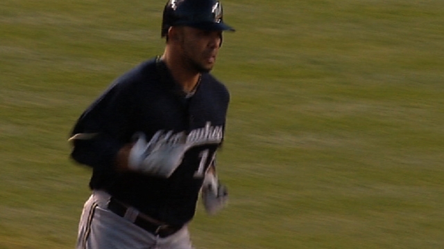 Gonzalez passes physical, returns to Brewers
