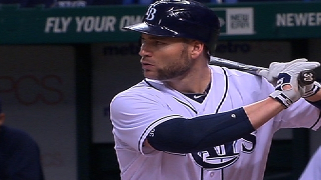 Rays bring back Scott on one-year contract