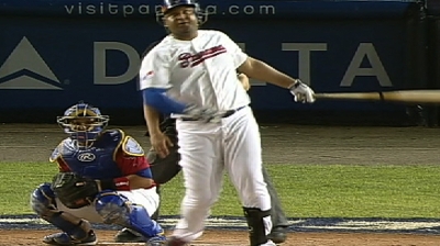 Carlos Lee announces retirement on 37th birthday