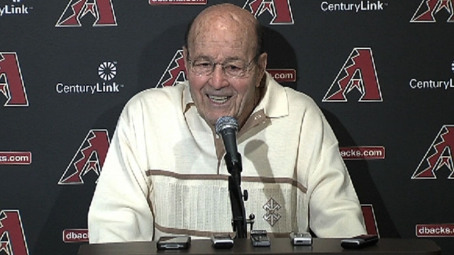 With trademark wit, Garagiola ends career