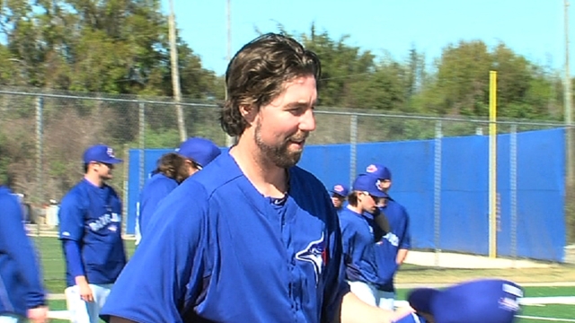 Hentgen brings credibility as bullpen coach