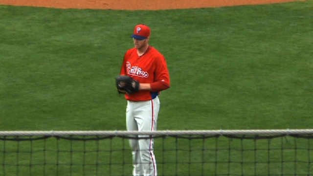 Howard's bat heats up in Grapefruit action