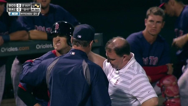 Middlebrooks exits with soreness in right wrist