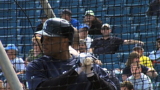 Cano focused on playing, not contract talks
