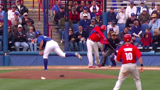 Howard and Ruiz homer, but Phillies fall short