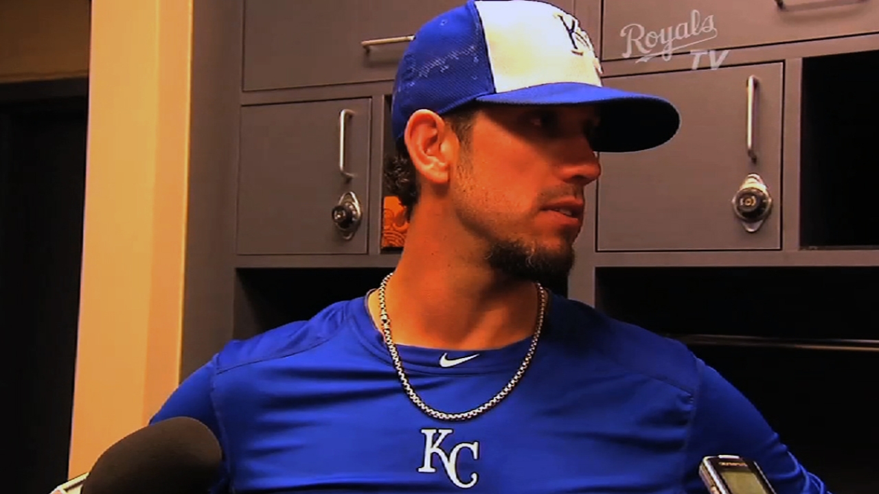 Gordon's slam helps keep Royals unbeaten