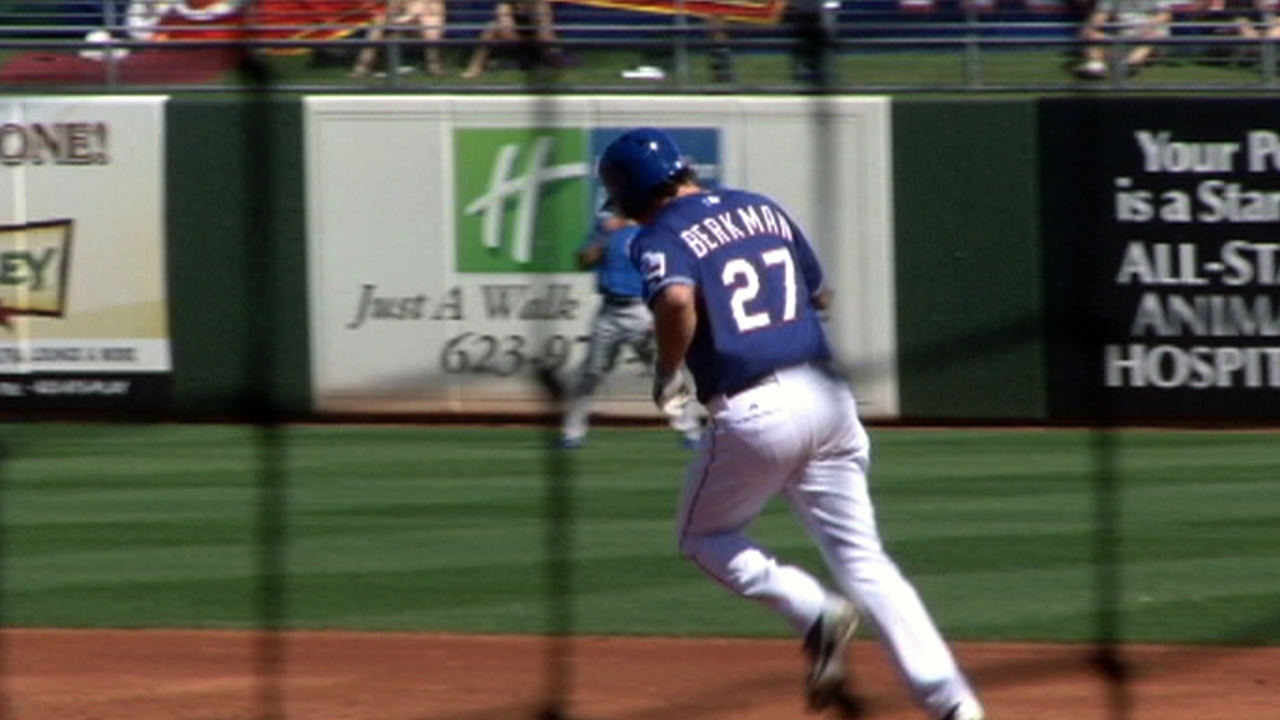 Berkman's first homer helps Rangers down Cubs