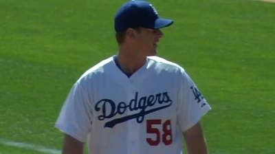 Billingsley to pitch Saturday despite finger bruise