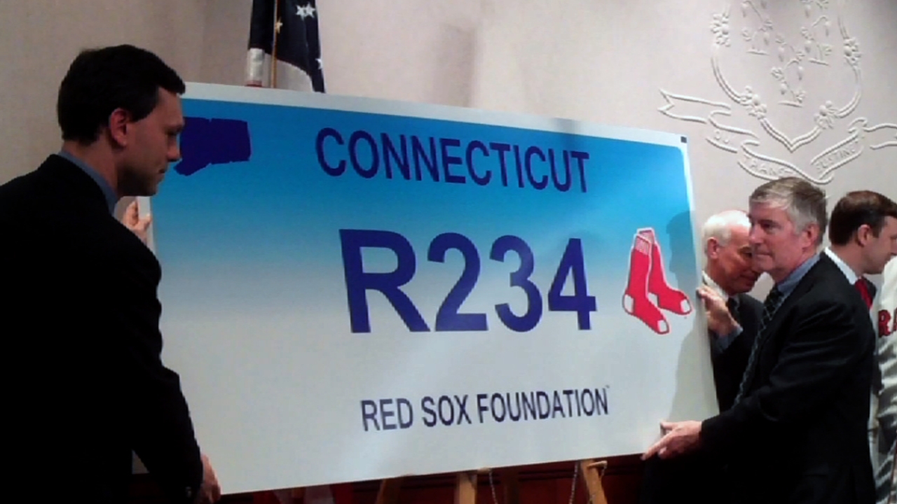 Connecticut Sox fans can sport their pride on their cars