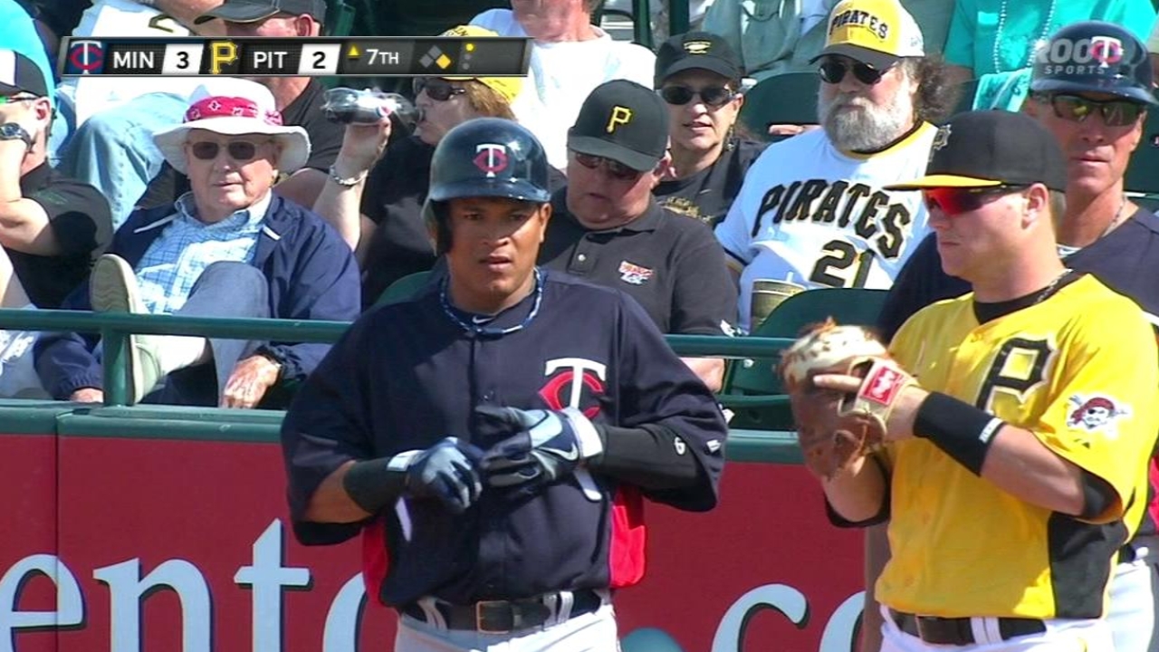 Olmedo's go-ahead single leads Twins in win