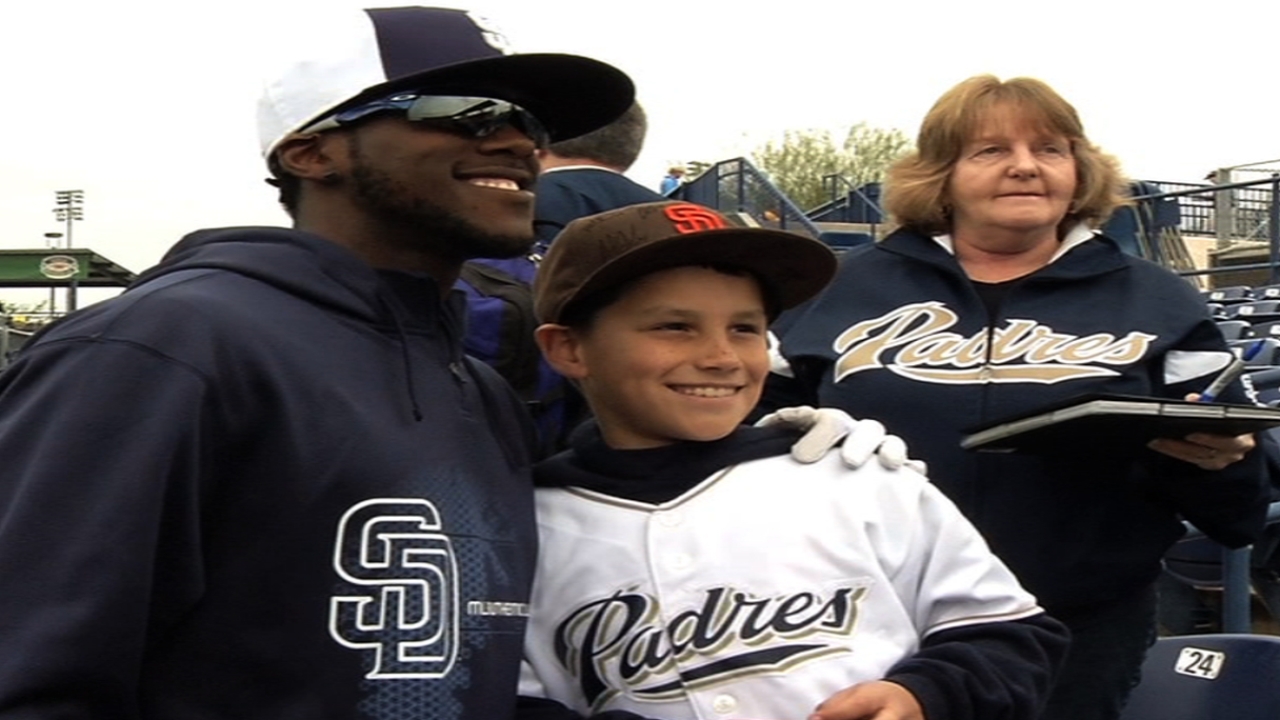 Blanks banks homer, but Padres otherwise quieted