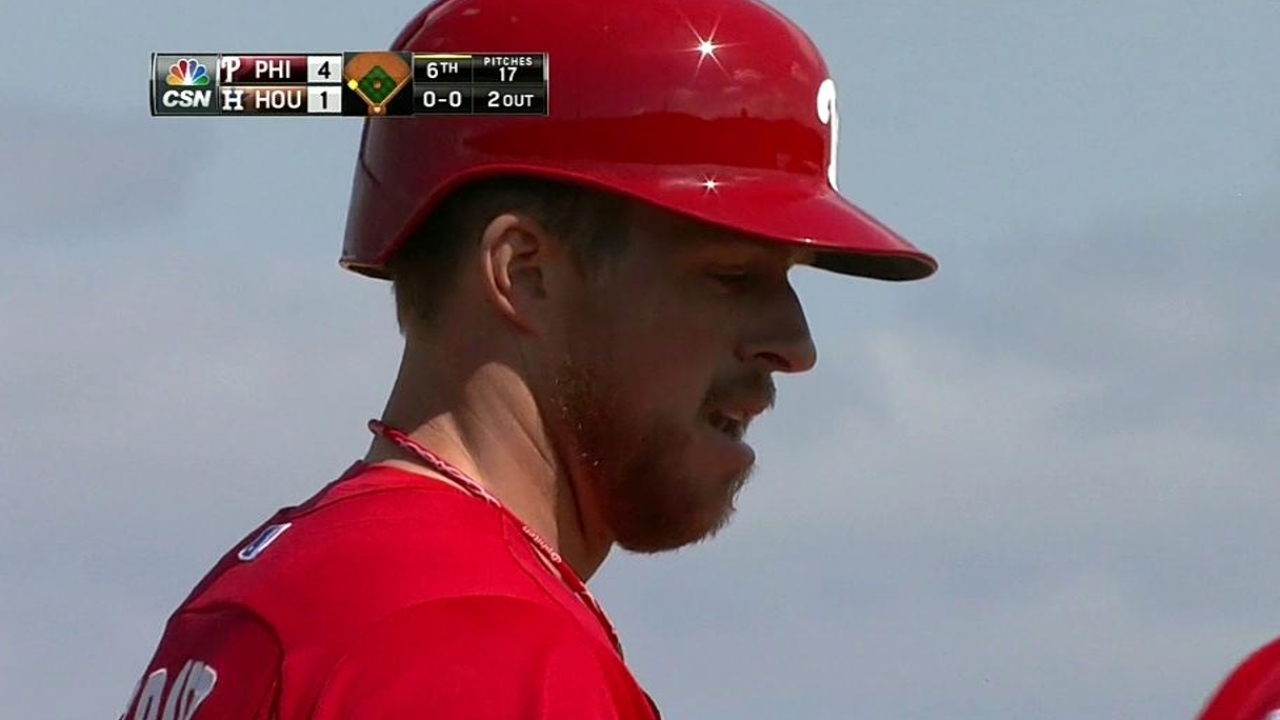 Phils' bats back Hamels after ace's five sharp innings