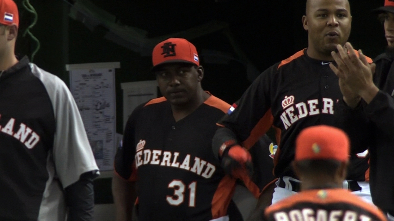 Giants coaches give boost to baseball in Europe