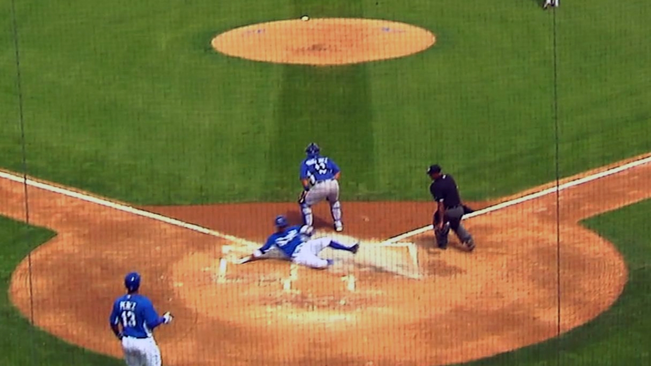 Moustakas backs Davis' return to mound