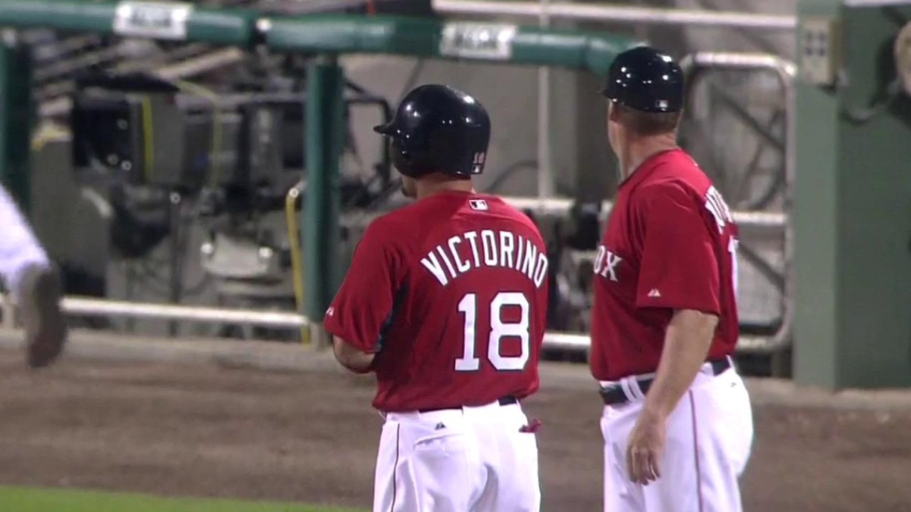 Victorino's clutch triple carries Sox past Phils