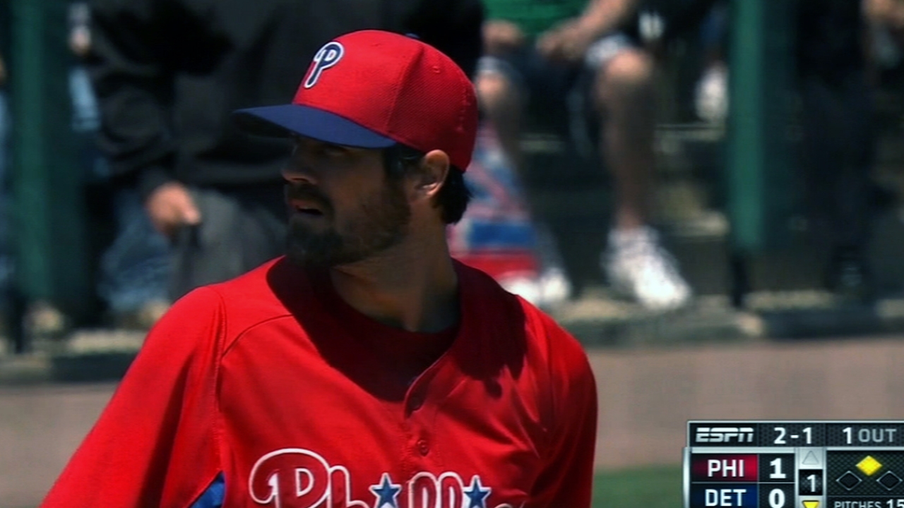 Phils back sharp Hamels in win over Tigers