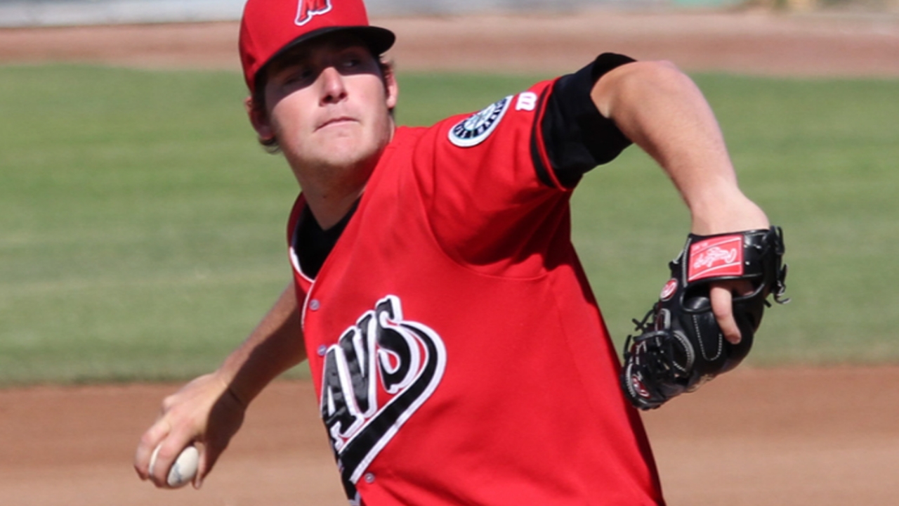 Maurer soaks up first big league Opening Day