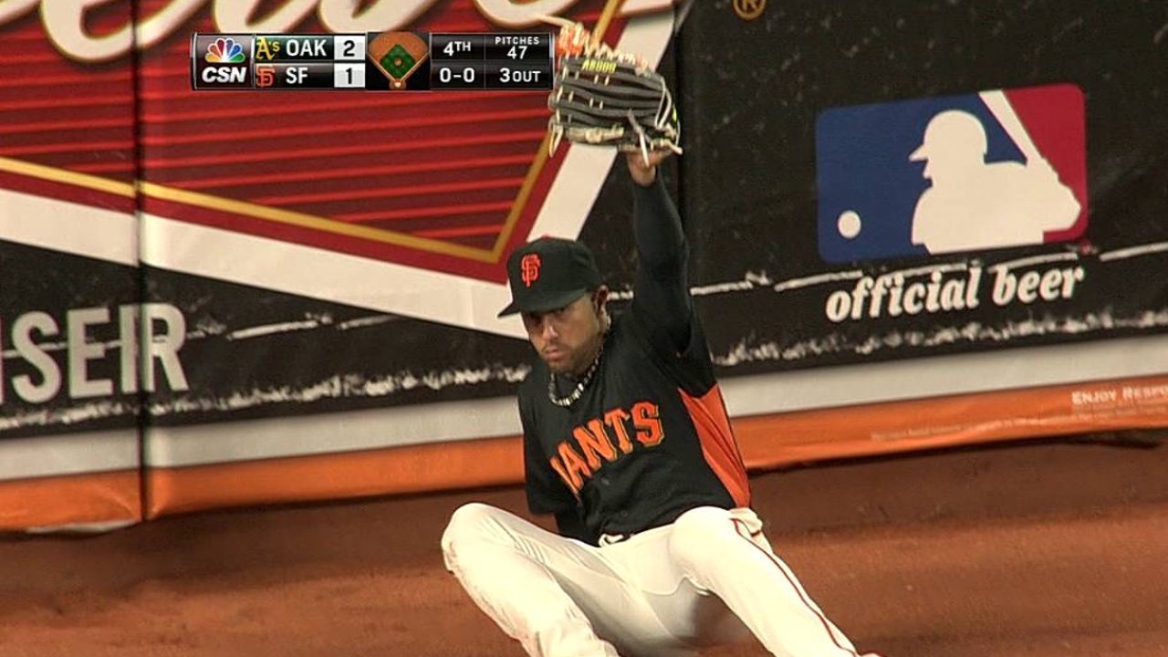 Giants start season with left-field platoon, for now