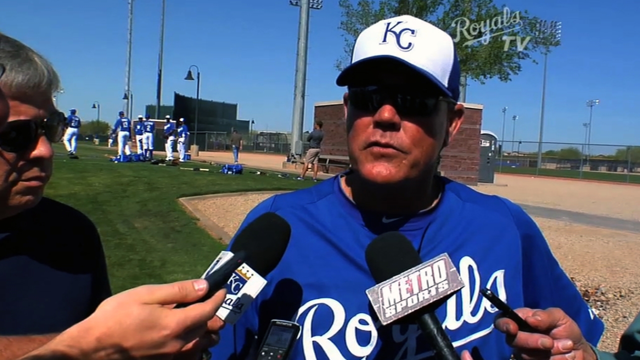 Kottaras snags final spot on Royals' roster