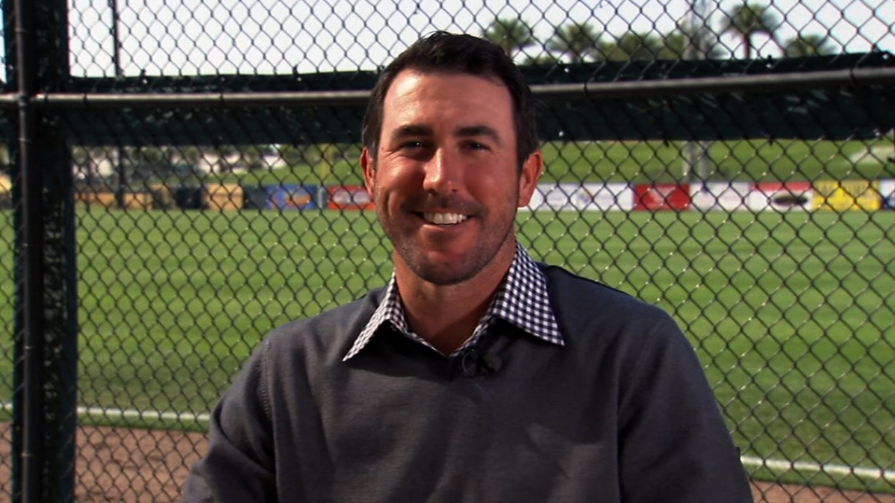 Red Wings' Datsyuk jokes with Verlander about contract