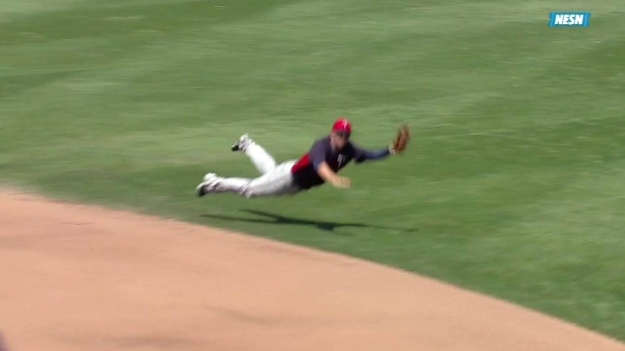 Pelfrey, Twins fall to Red Sox in final spring game